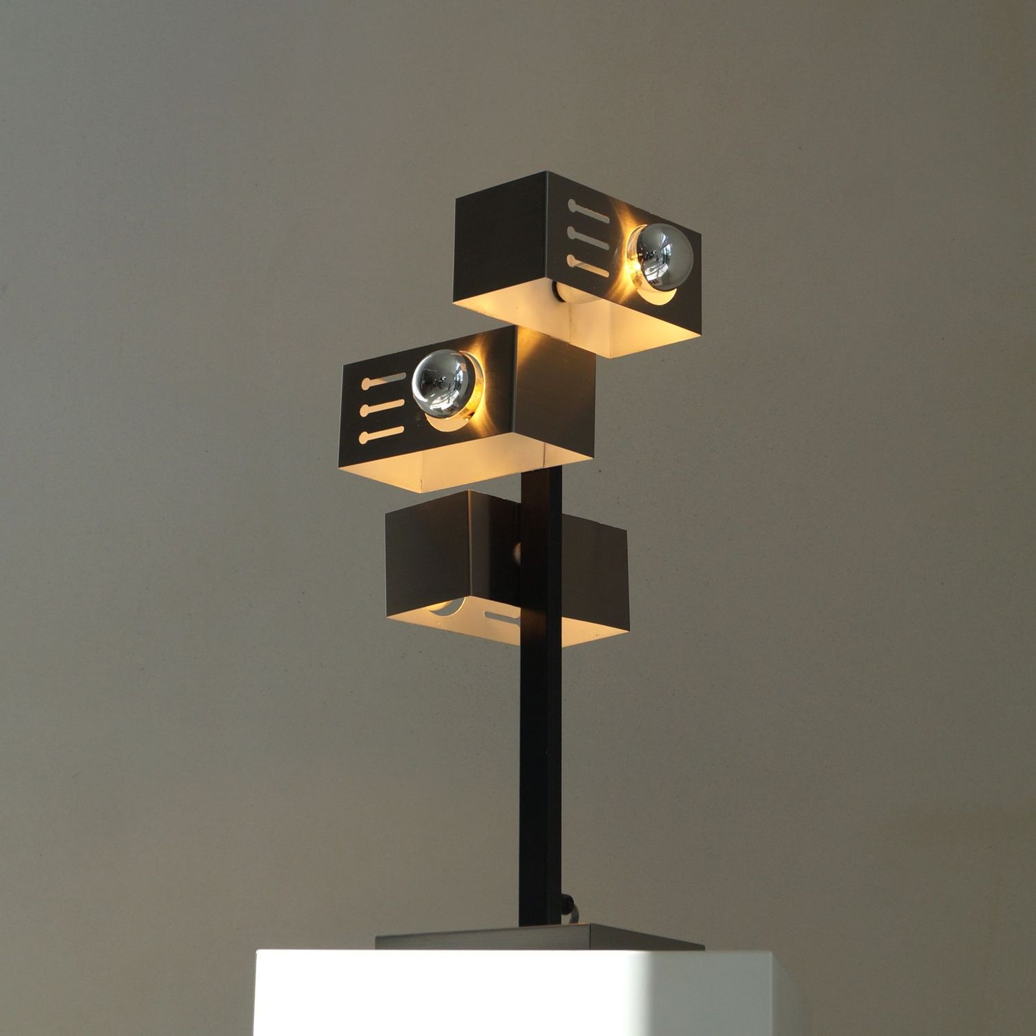 On Hold: Postmodern table lamp inspired on Frank Lloyd Wright, 1970s