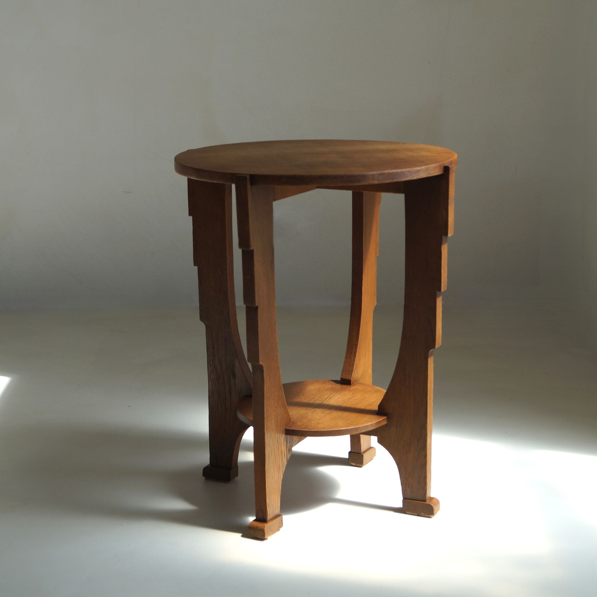 Dutch Art Deco Daalderop vase, Rio Tiel lamp and side table, 1920s