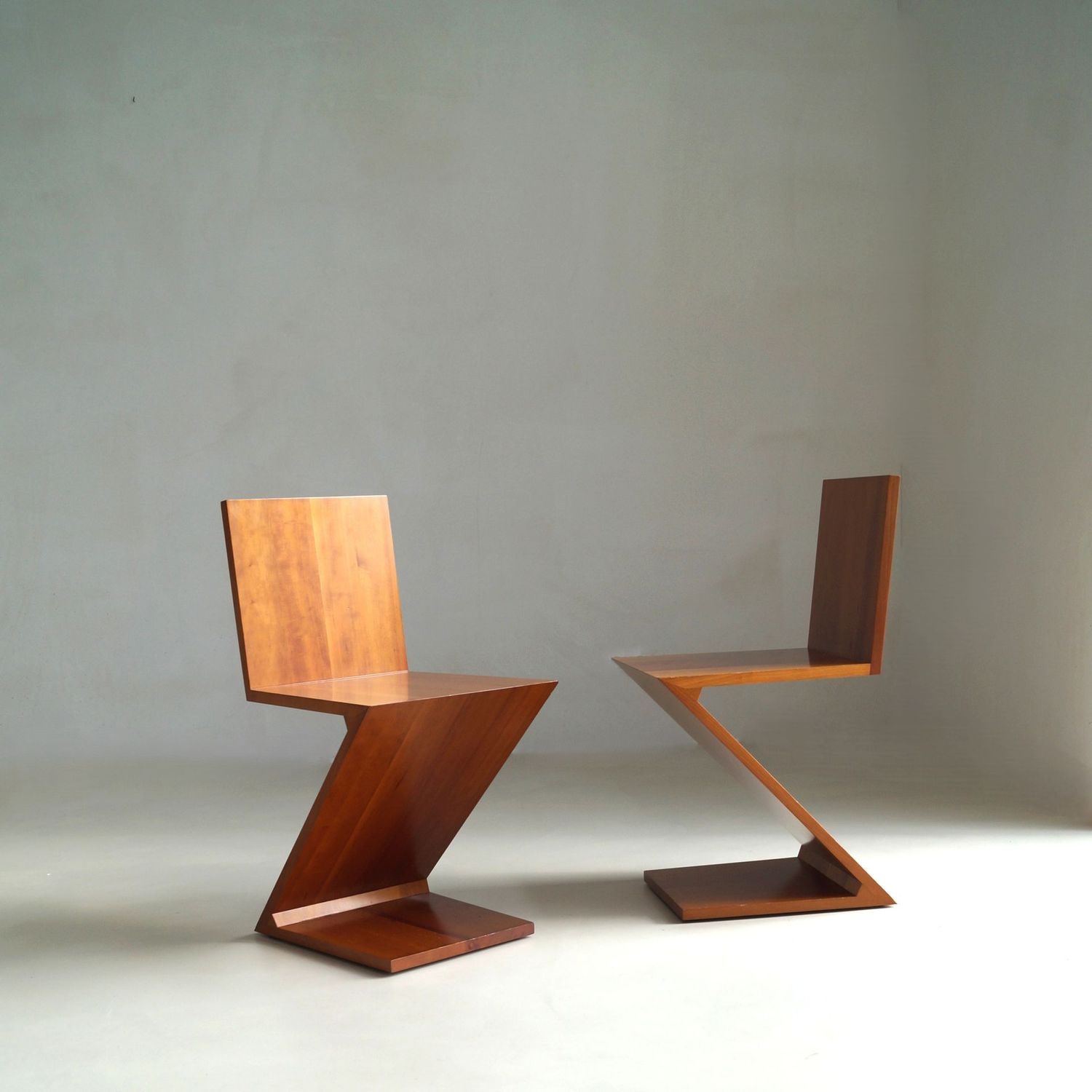 Pair of Zig Zag chairs, designed by Gerrit Rietveld, manufactured by Cassina, 1980s