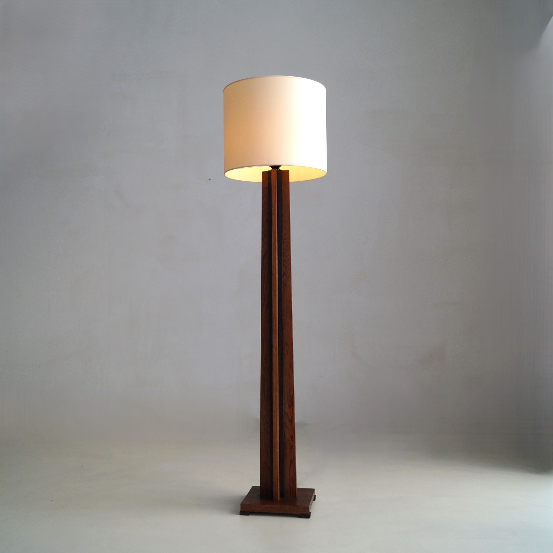 Dutch Art Deco Modernist The Hague School solid oak floor lamp, 1920s