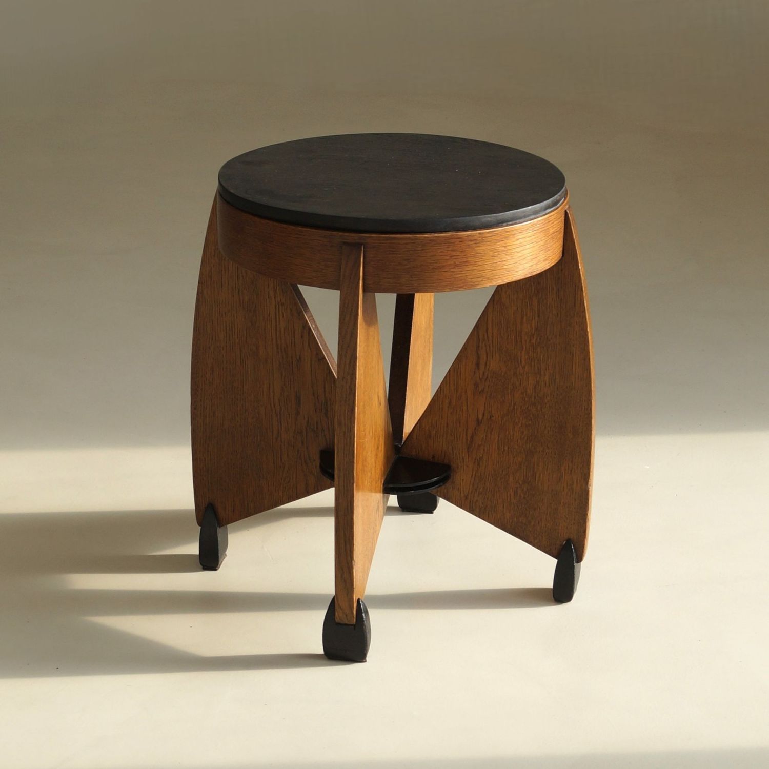 A curvy Amsterdam School accent table by J.J. Zijfers, 1920s A curvy Amsterdam School accent table by J.J. Zijfers, 1920s