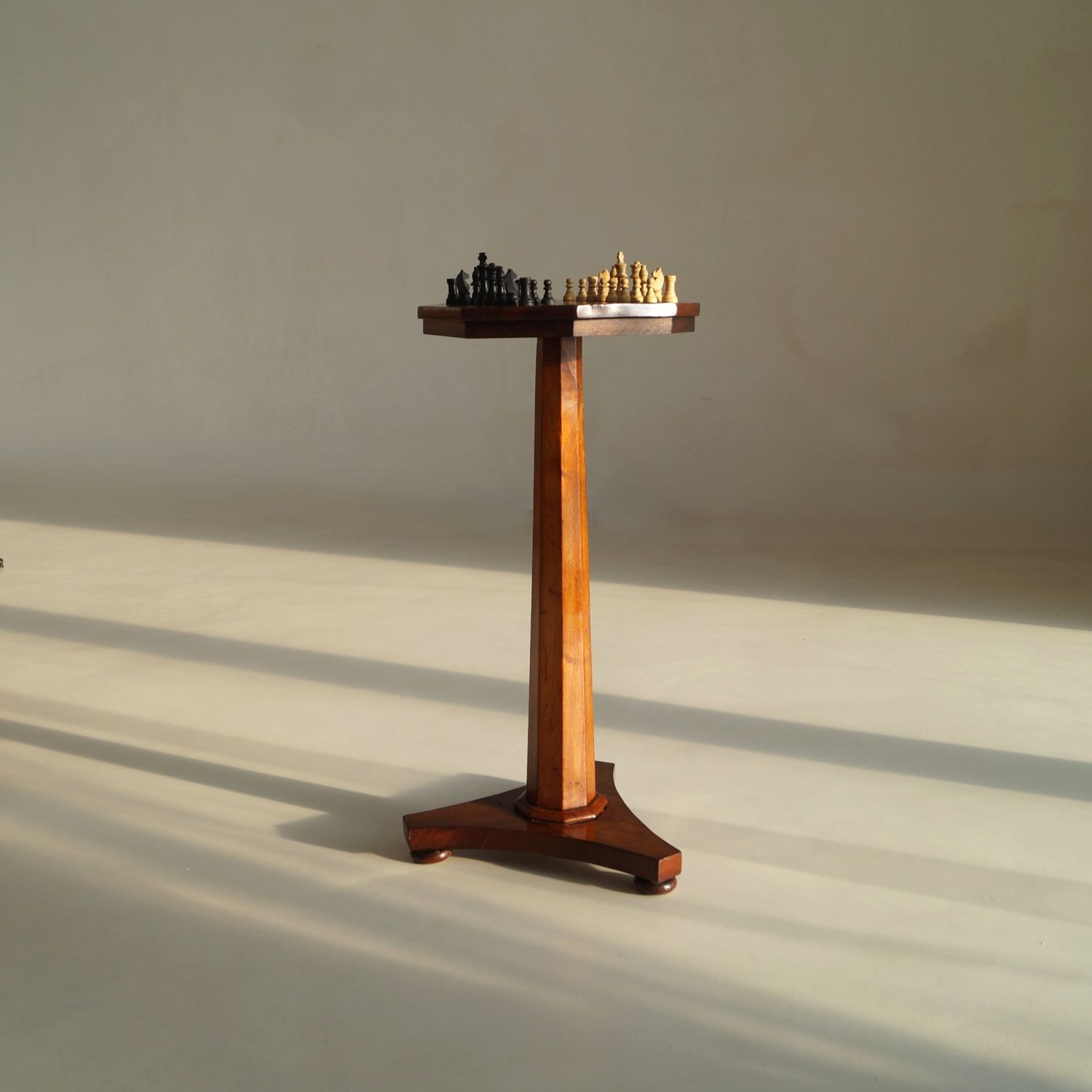 Petite Octagonal Chess Table and Chess set Petite Octagonal Chess Table and Chess set