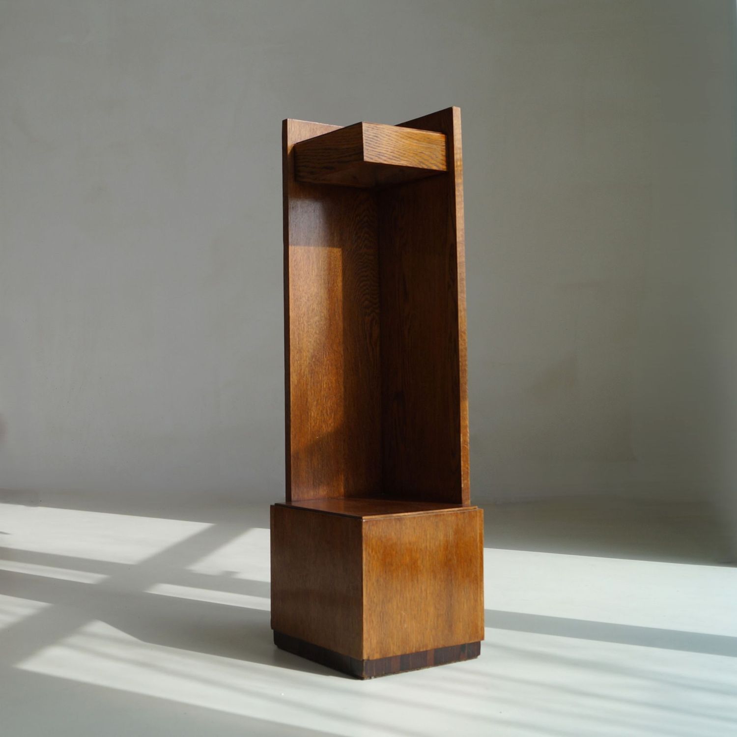 Dutch Art Deco Modernist Hague School Corner Pedestal, 1920s Dutch Art Deco Modernist Hague School Corner Pedestal, 1920s