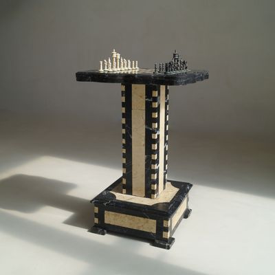 Belgian Art Deco Chess Table in Black and Honey-Toned Marble, 1920s Belgian Art Deco Chess Table in Black and Honey-Toned Marble, 1920s