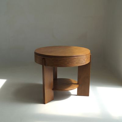 Dutch The Hague School Modernist side table in oak, 1920s Dutch The Hague School Modernist side table in oak, 1920s