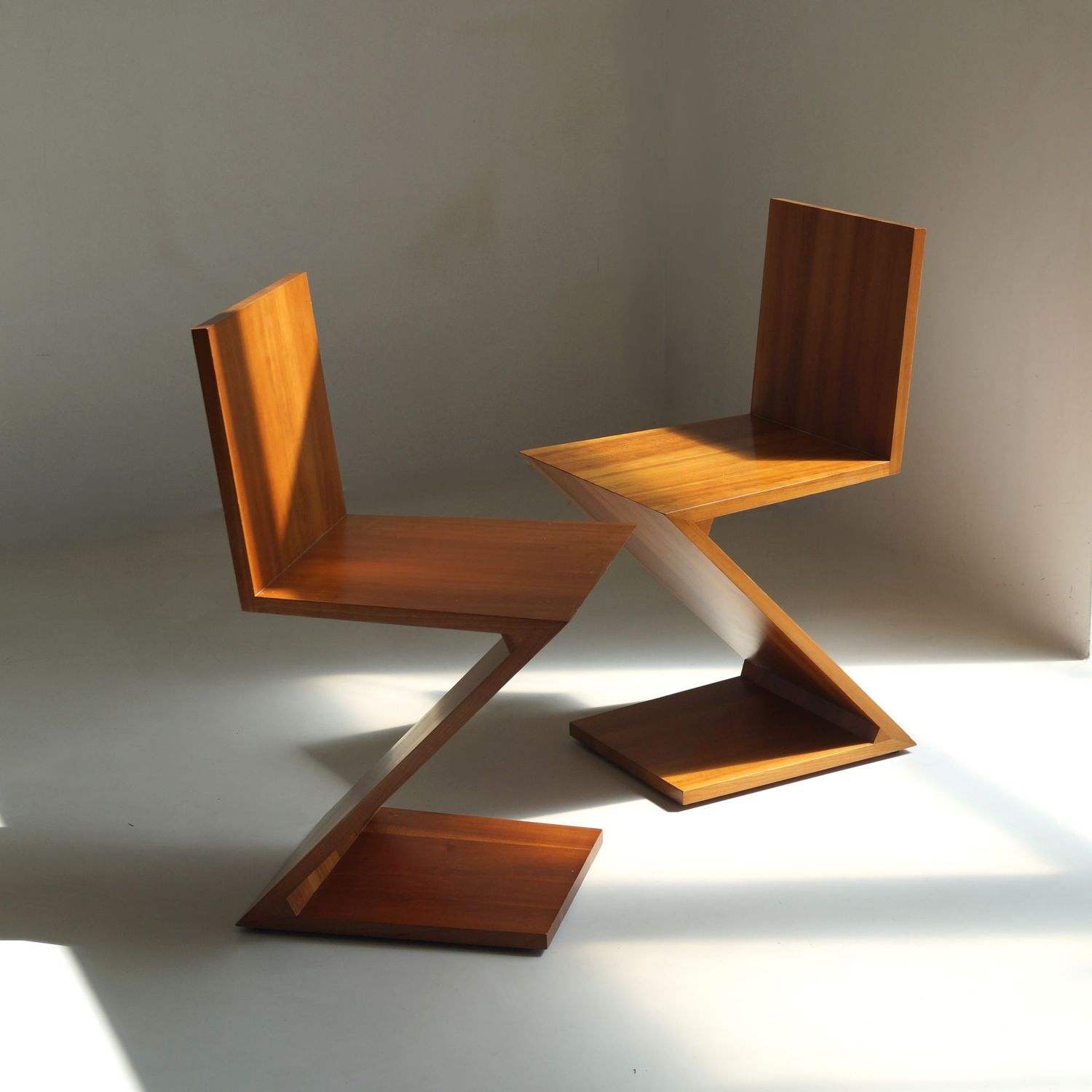 Pair of Zig Zag chairs, designed by Gerrit Rietveld, manufactured by Cassina, 1980s