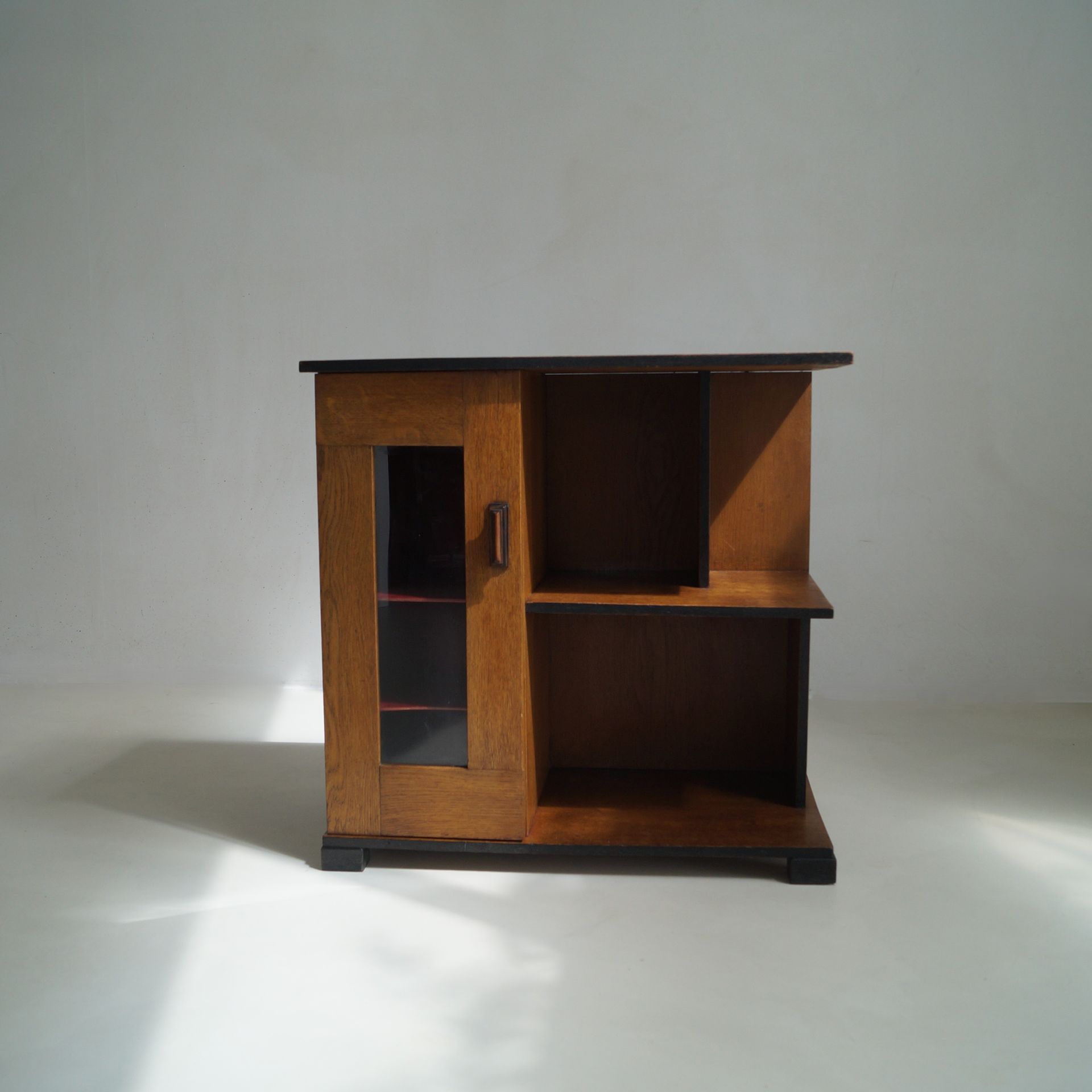Dutch Art Deco Modernist tea cabinet, 1920s