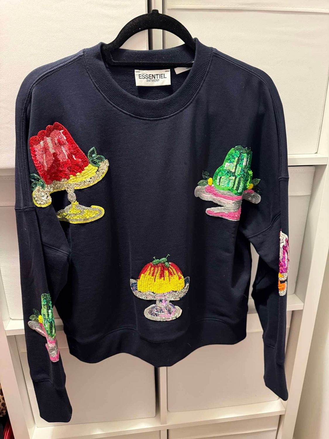 Essential Antwerp Cake Sweatshirt Size 1 (10)