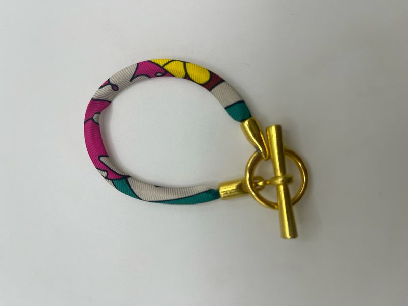 Designer’d Hermés Silk Twilly Toggle Bracelet 18cm