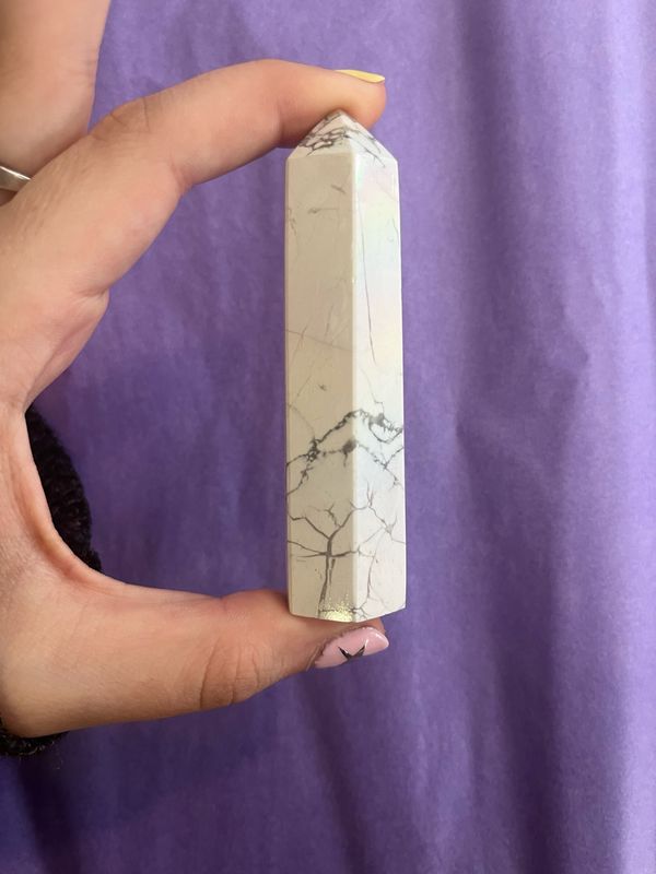 Aura Howlite