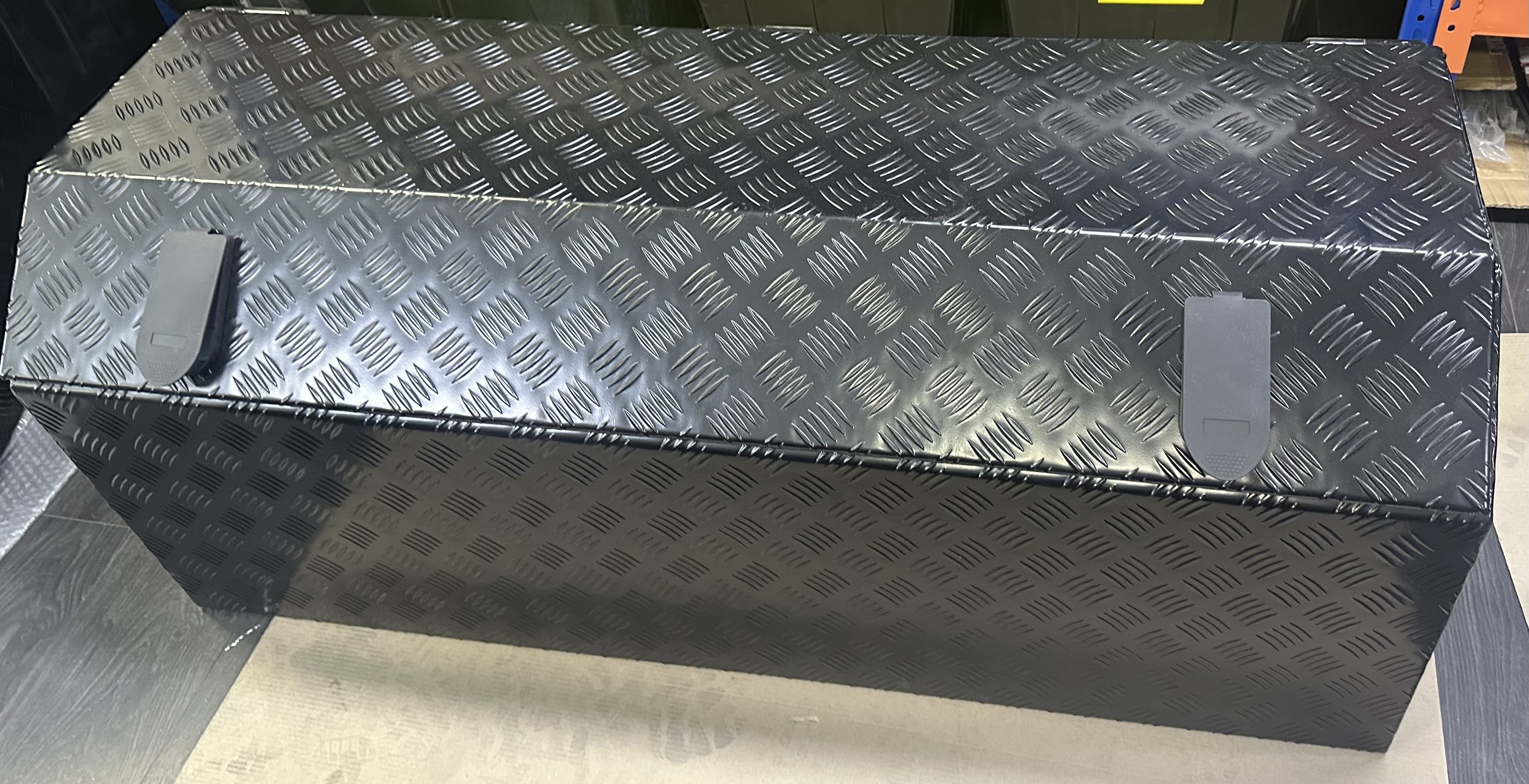 TB09 1200 x 400w x 500H