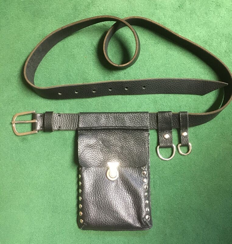 Leder Gürtel mit Leder Tasche und Nieten Leder Gürtel mit Leder Tasche und Nieten