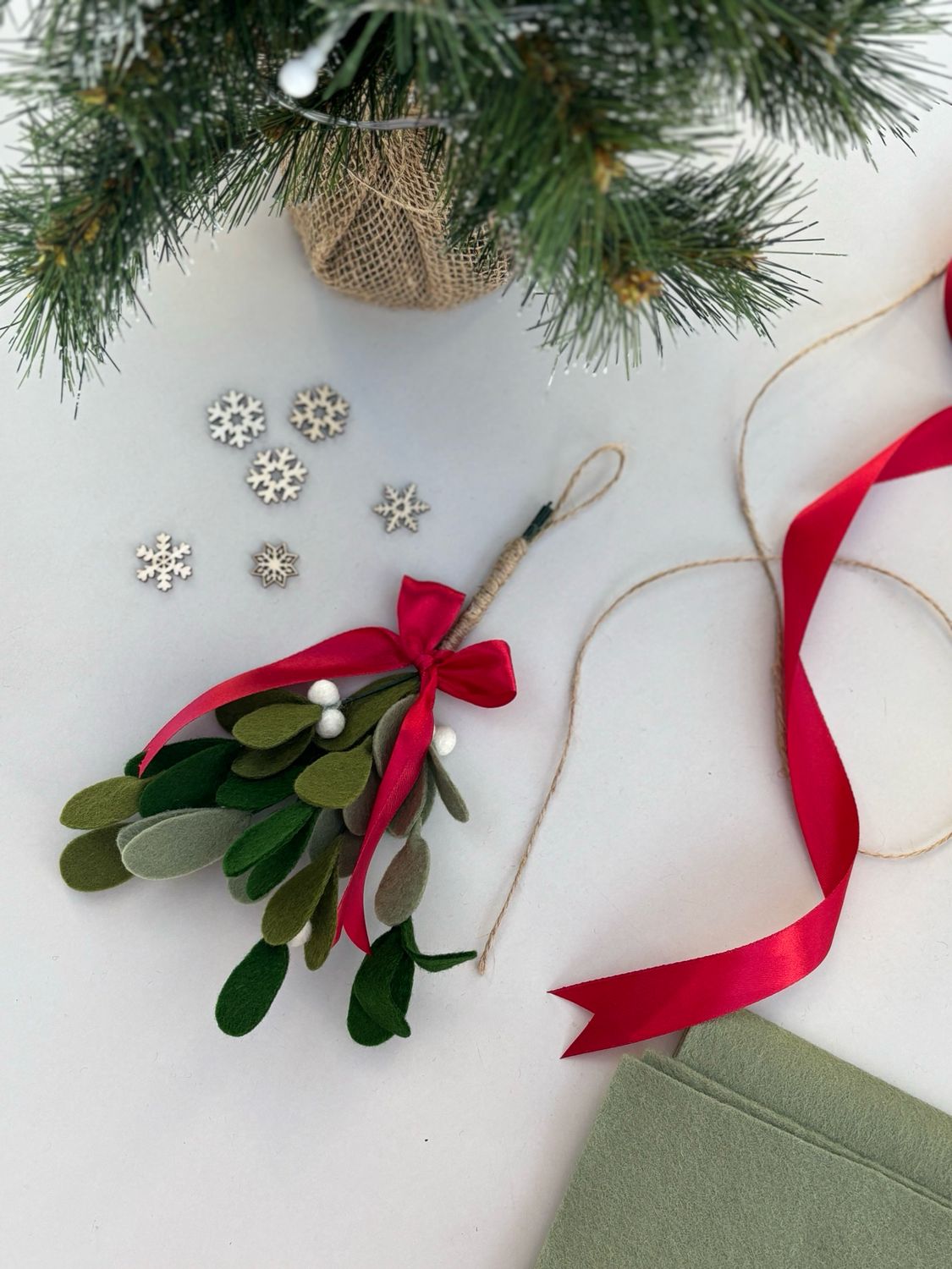 DIY Mistletoe