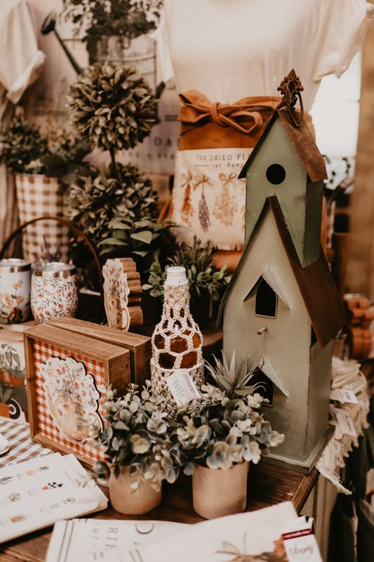Decor & Gifts