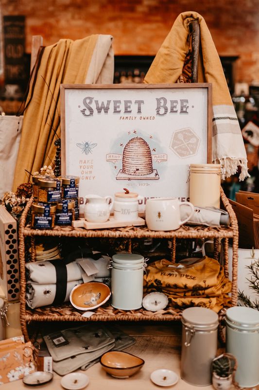 Decor & Gifts