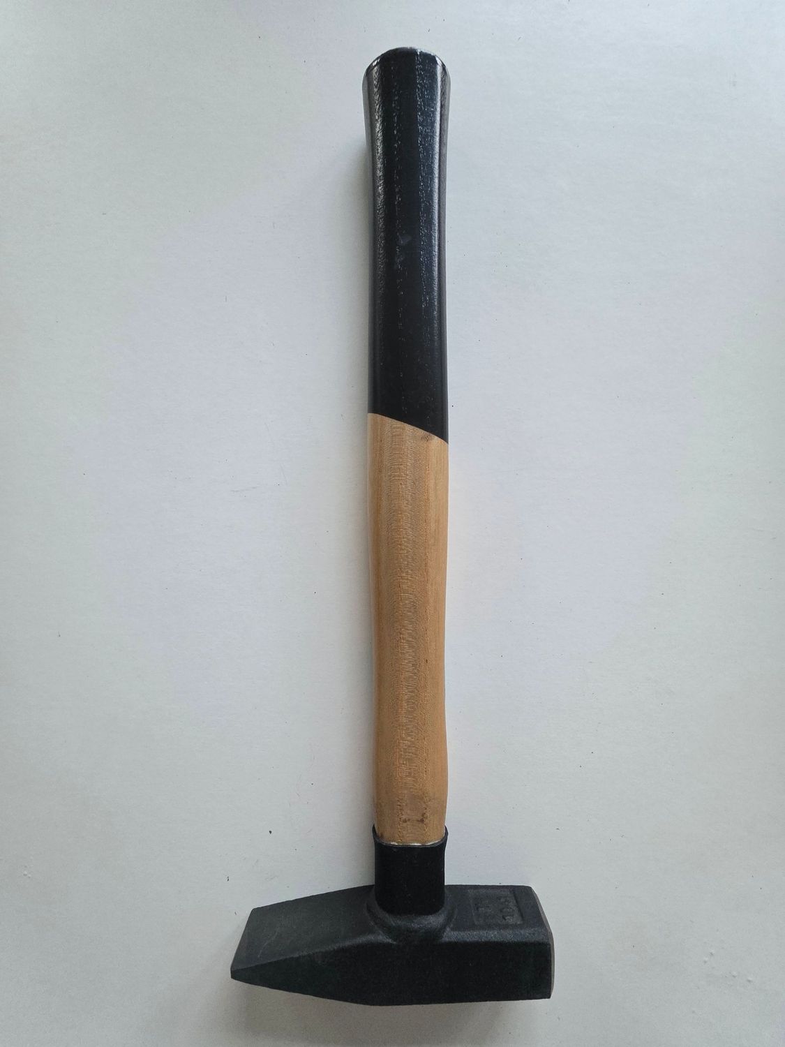 Schlosserhammer mit Eschenstiel und Stielschutzhülse 200g