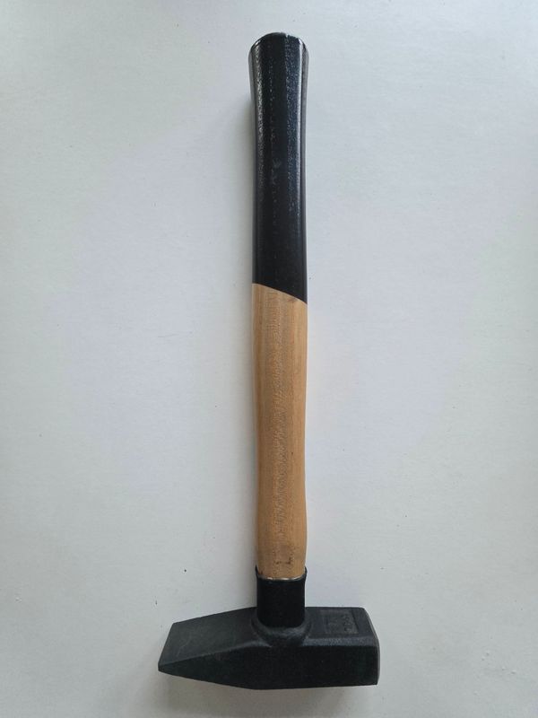 Schlosserhammer mit Eschenstiel und Stielschutzhülse 200g