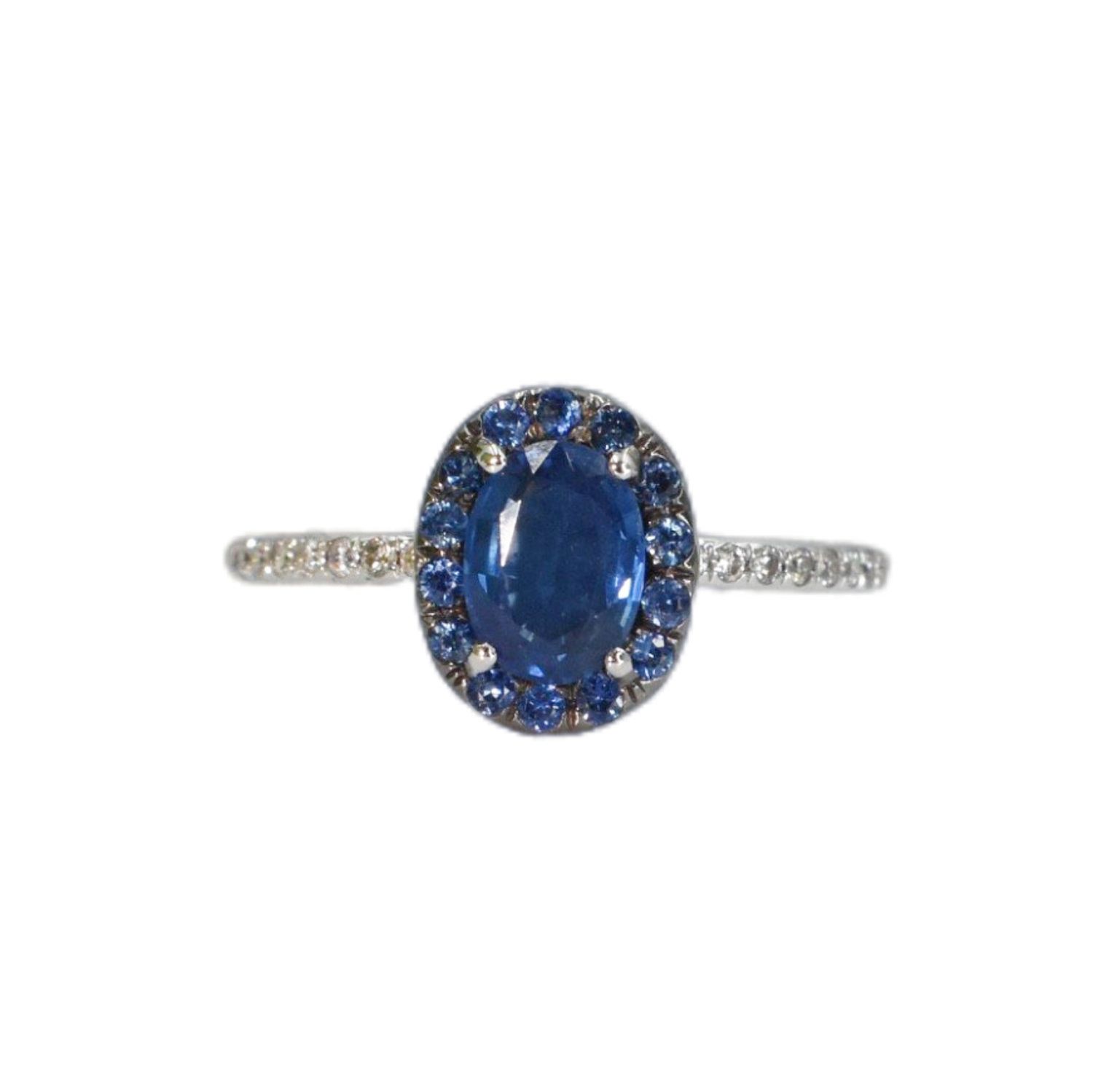 Anillo Zafiro Azul y Diamantes