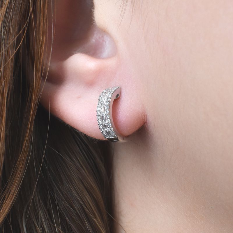 Aretes Huggies Baguettes Diamantes