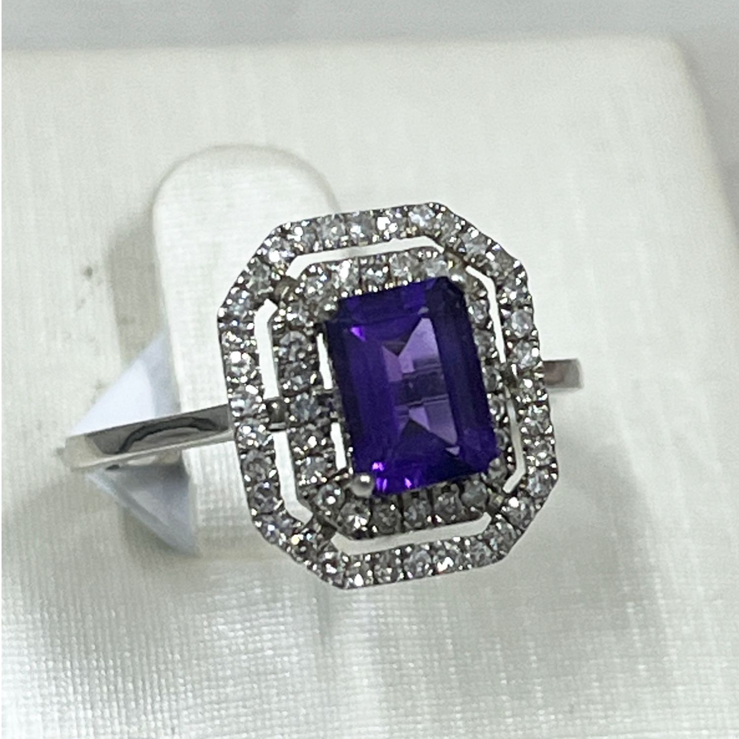 Anillo Amatista y Diamantes