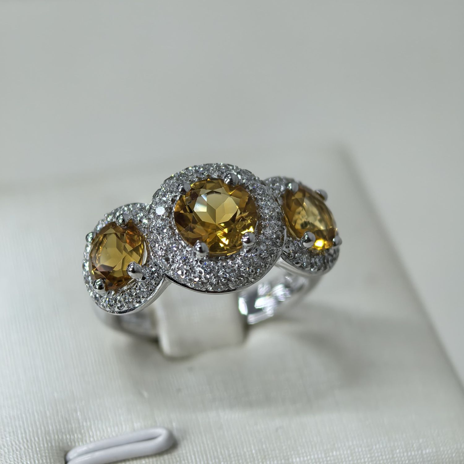 Anillo Tresillo Citrinas y Diamantes