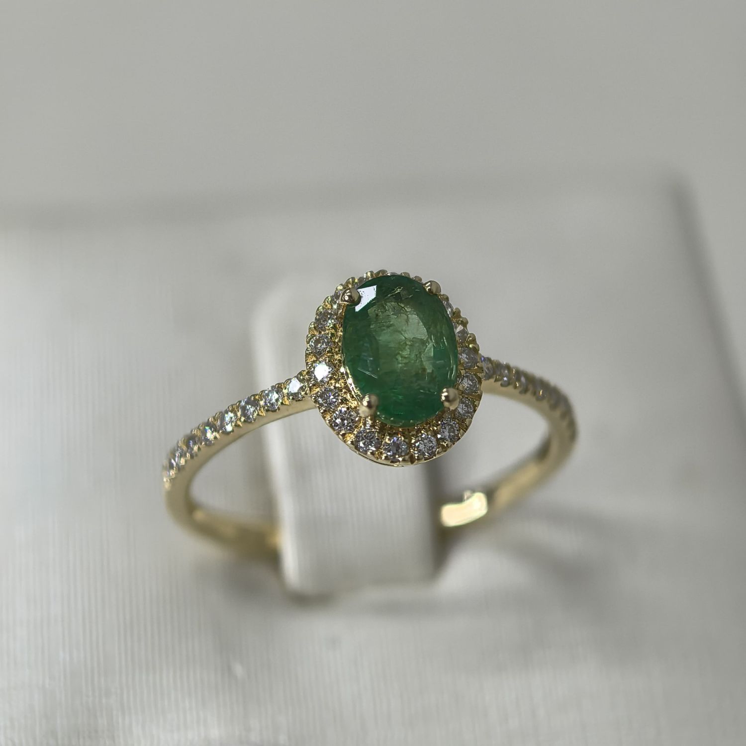 ​Anillo Esmeralda y Diamantes
