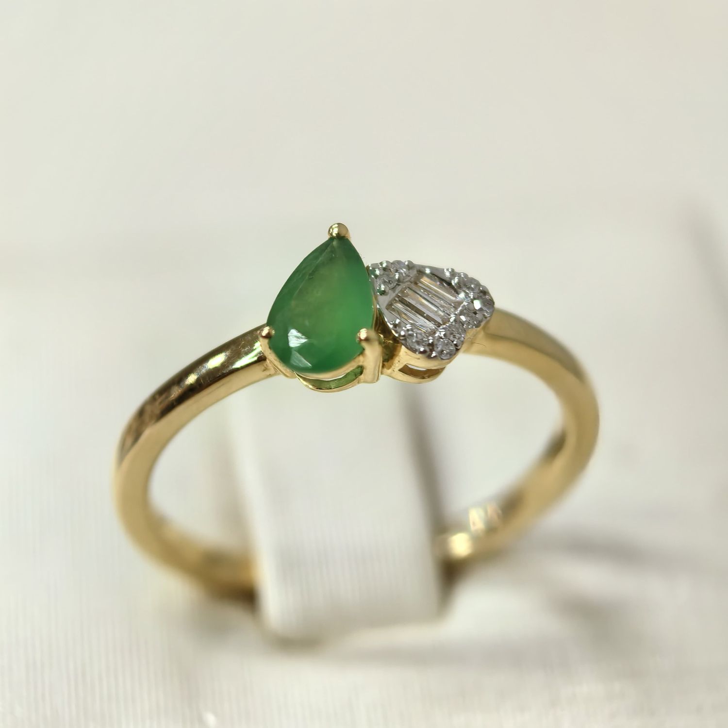 Anillo Tú y Yo Esmeralda Gota y Diamante Corazón