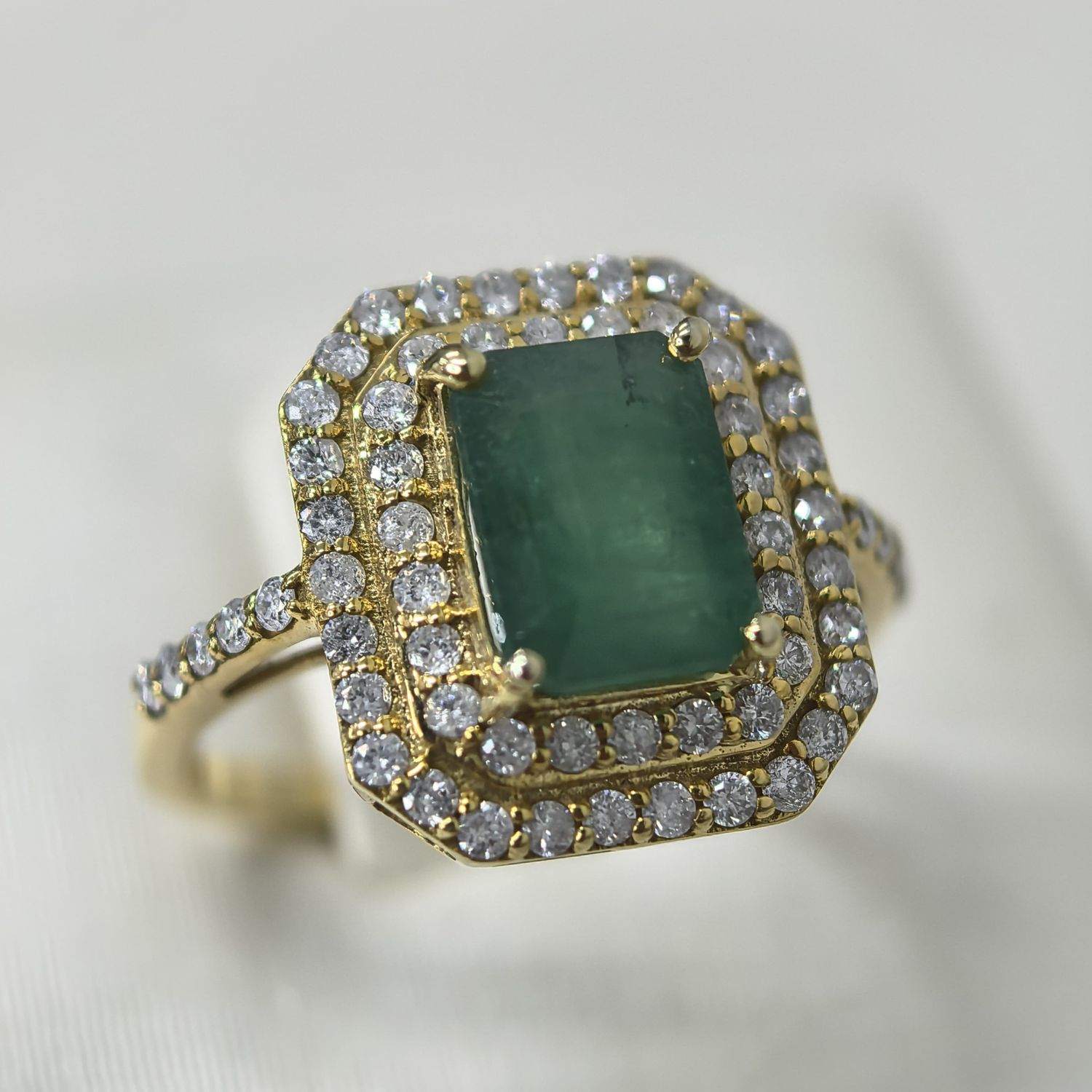 ​Anillo Esmeralda y Diamantes
