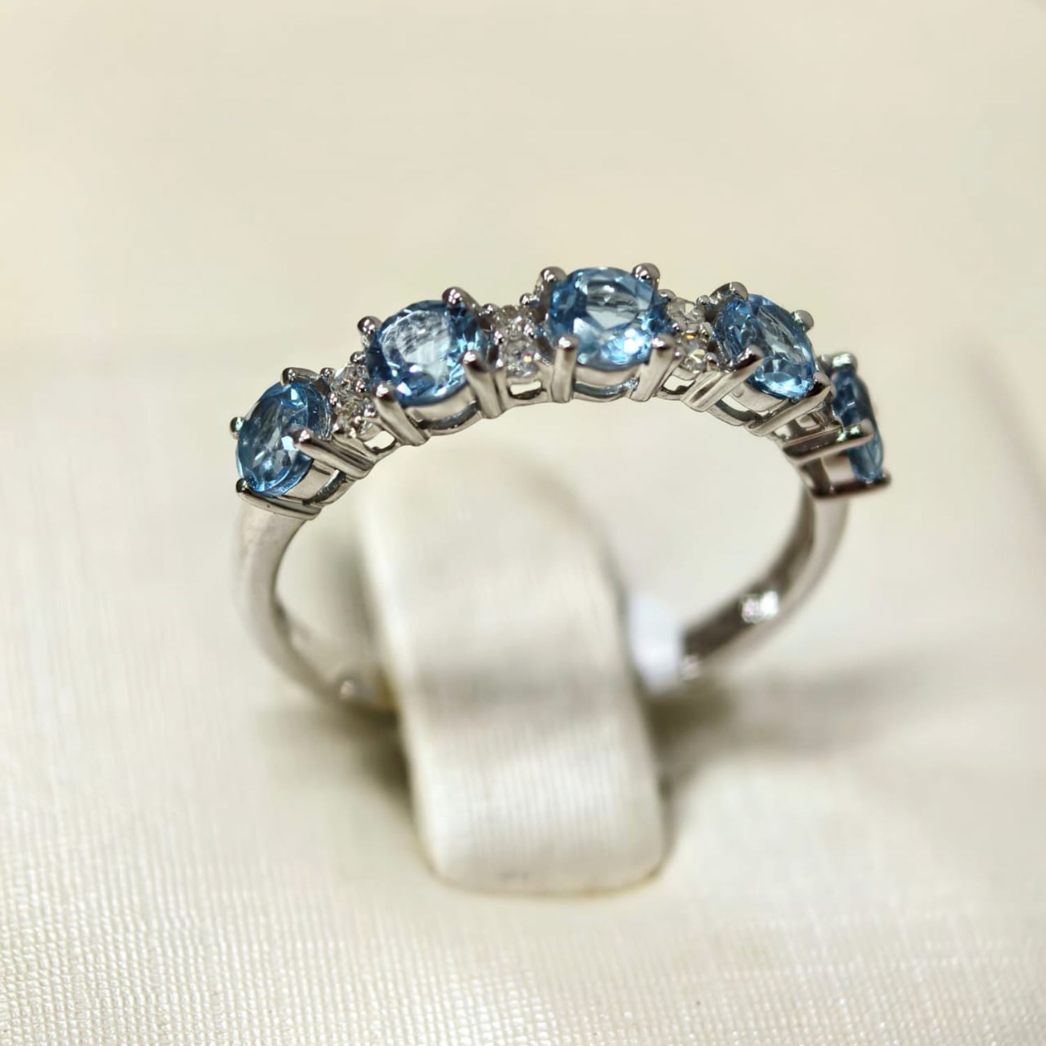 Anillo Churumbela Topacios Azules y Diamantes