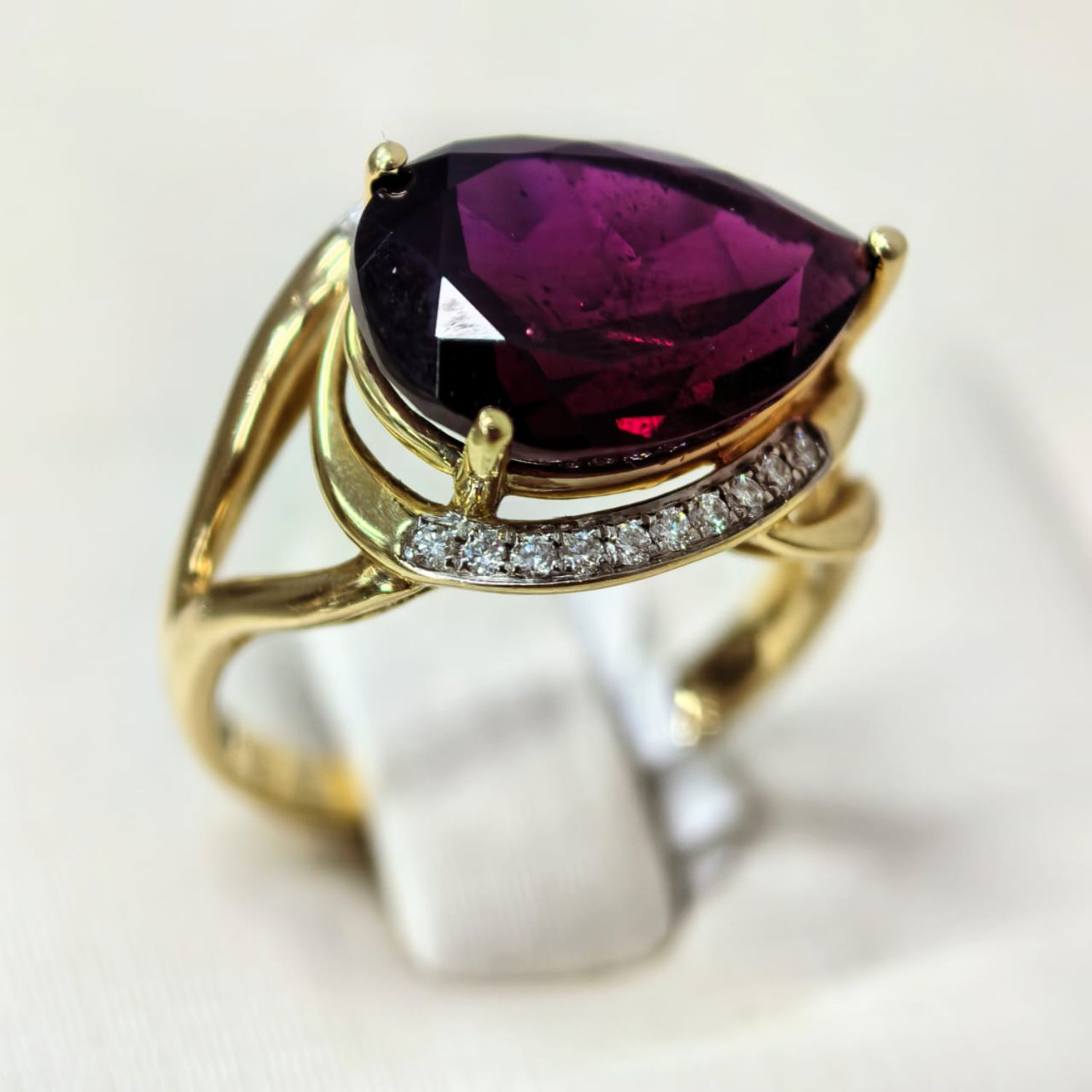 Anillo Rodolita y Diamantes