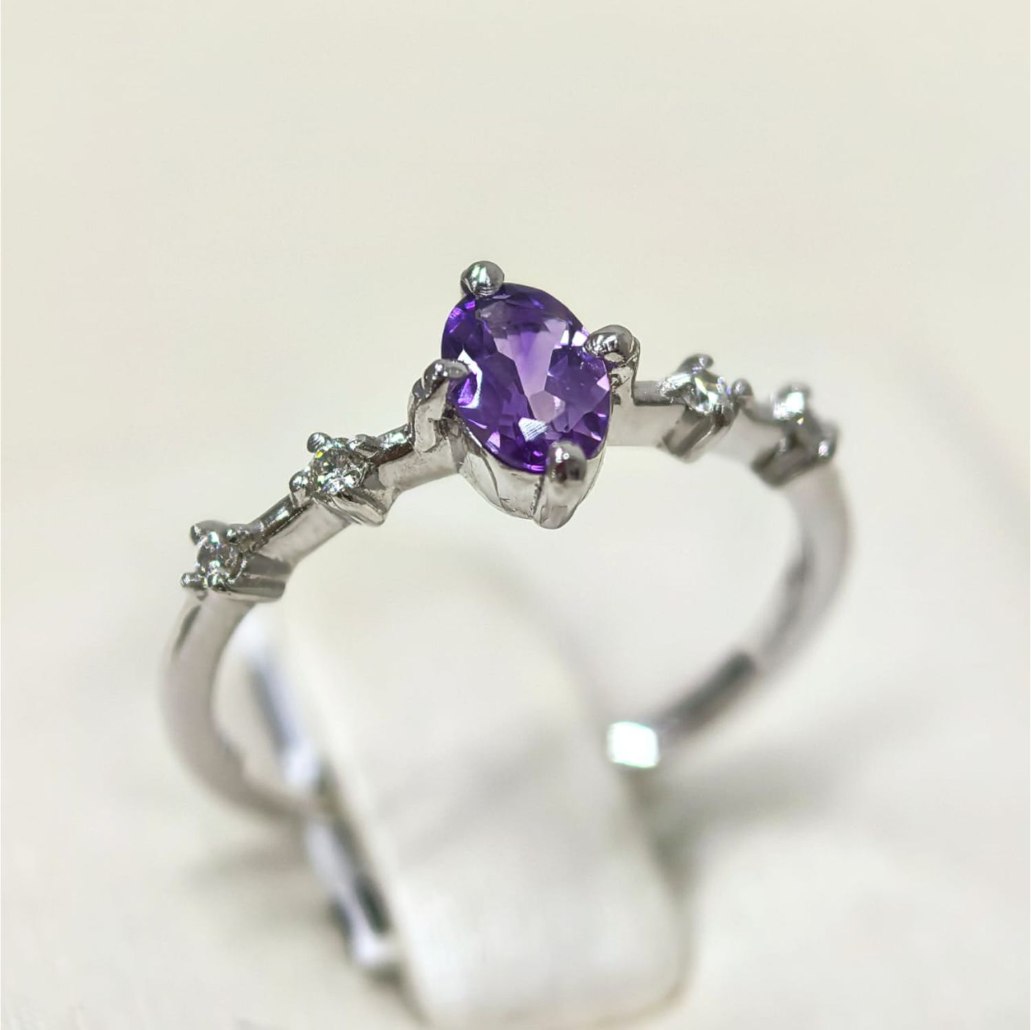 Anillo Amatista y Diamantes