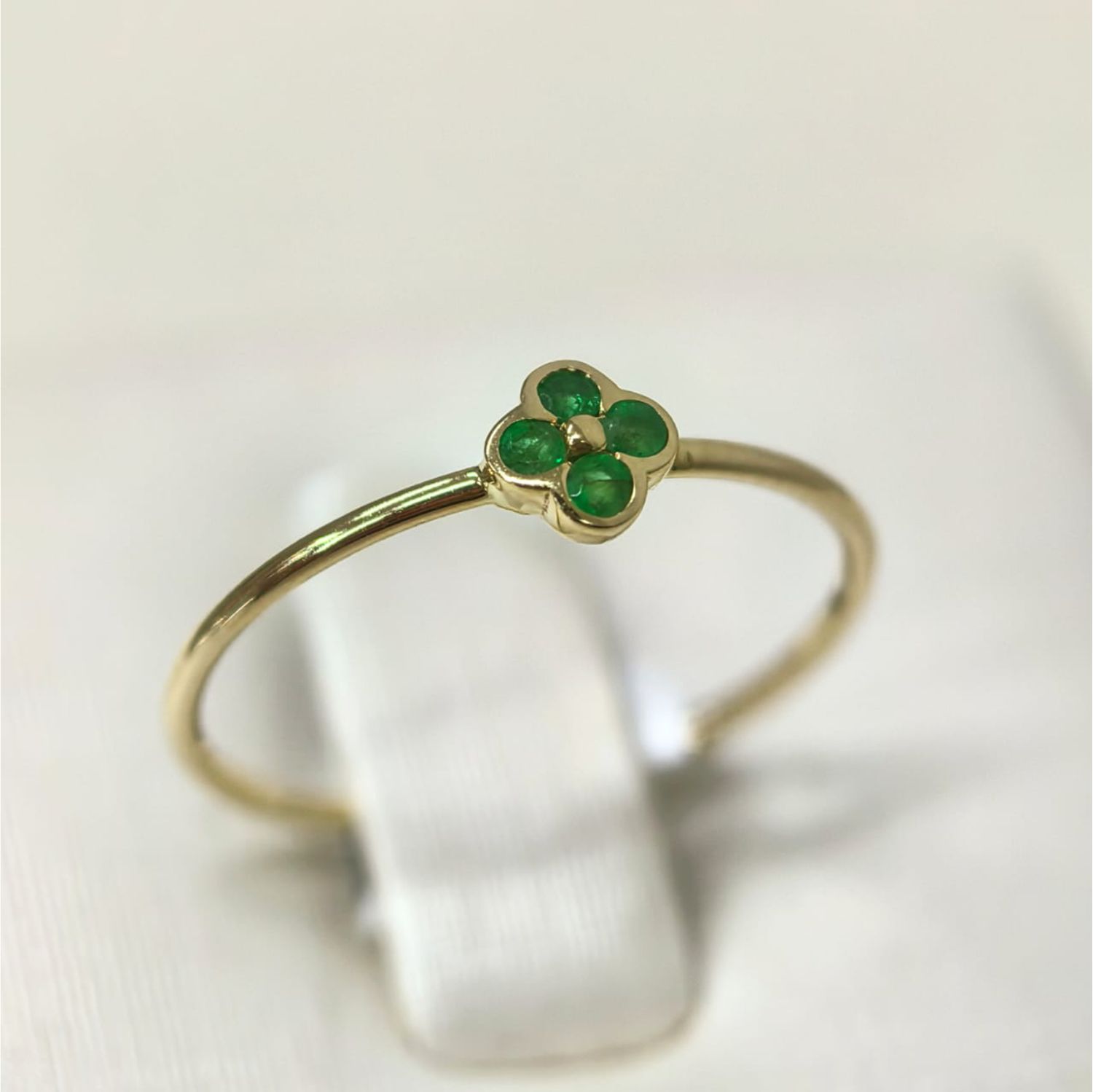 Anillo Flor Esmeraldas