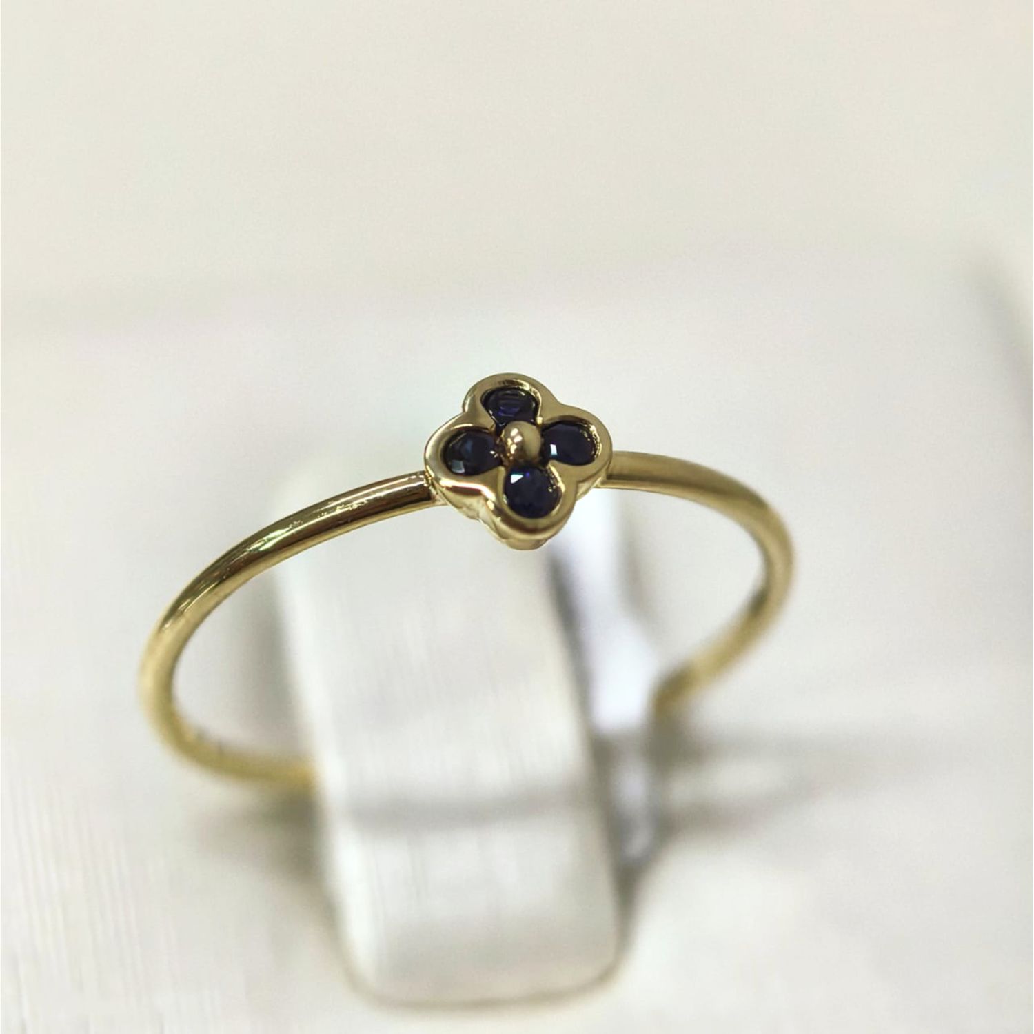 Anillo Flor Zafiros