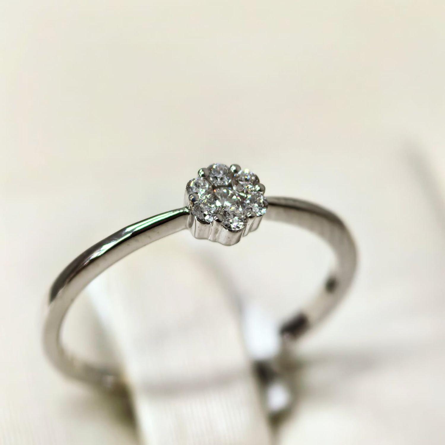 Anillo Flor Diamantes
