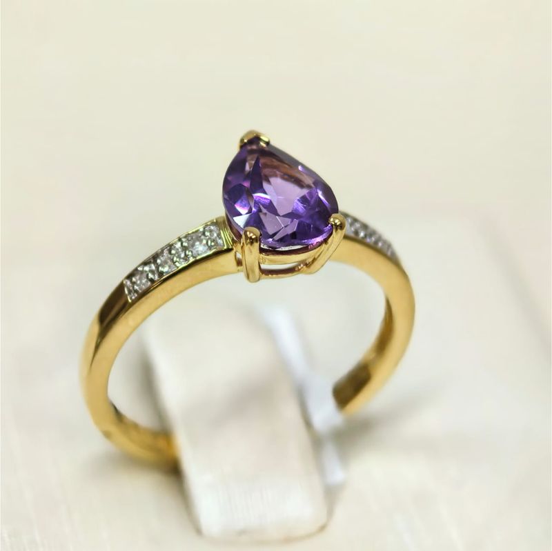 Anillo Amatista y Diamantes
