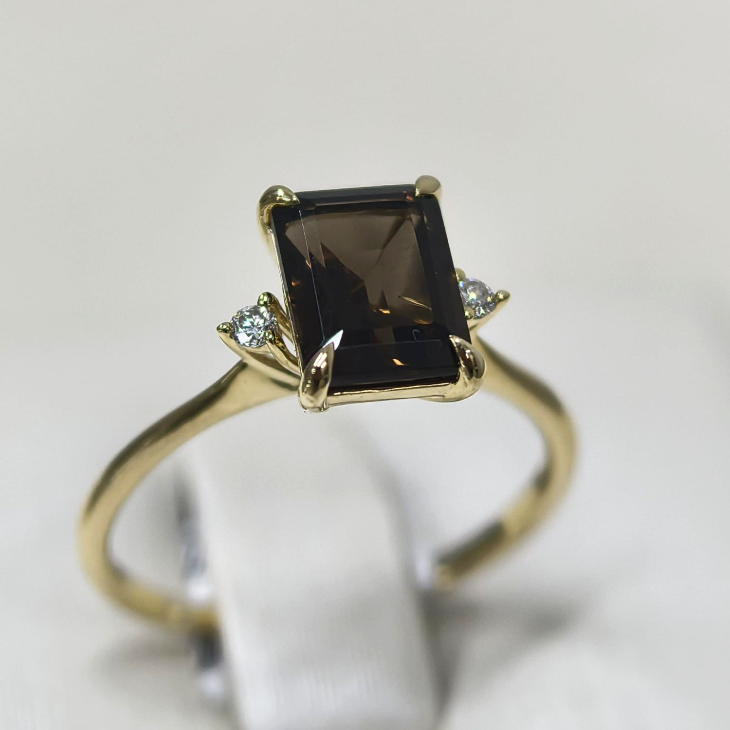 Anillo Cuarzo Ahumado y Diamantes