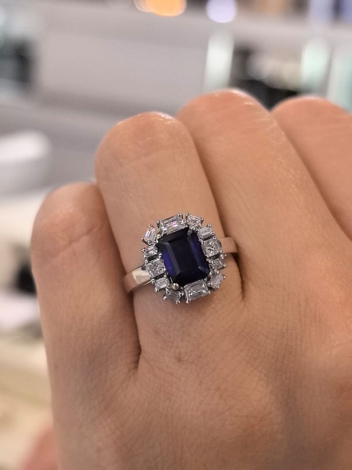 ​Anillo Zafiro y Diamantes