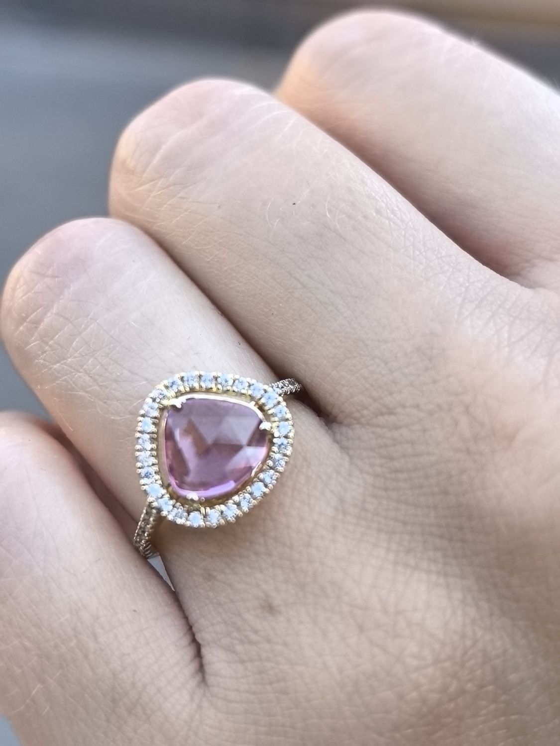 ​Anillo Zafiro Rosa y Diamantes