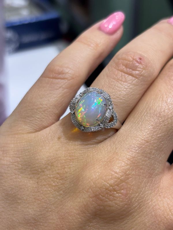 Anillo Opalo y Diamantes