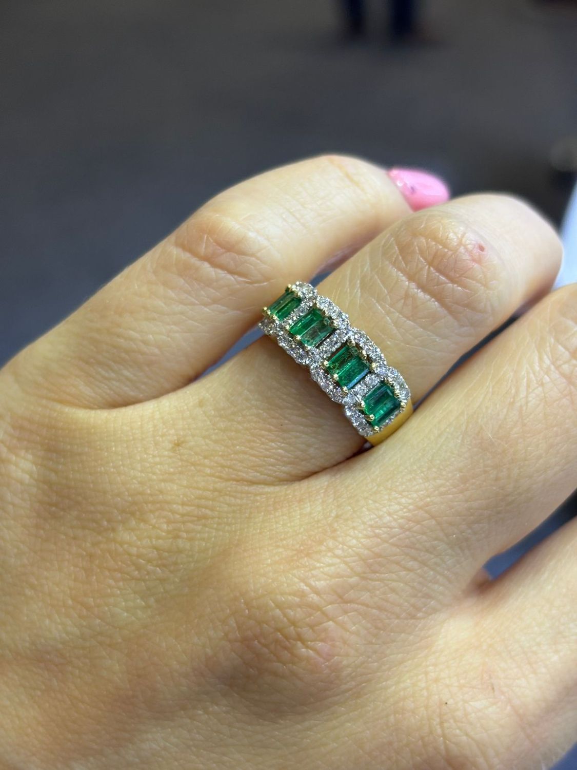 ​Anillo Esmeraldas