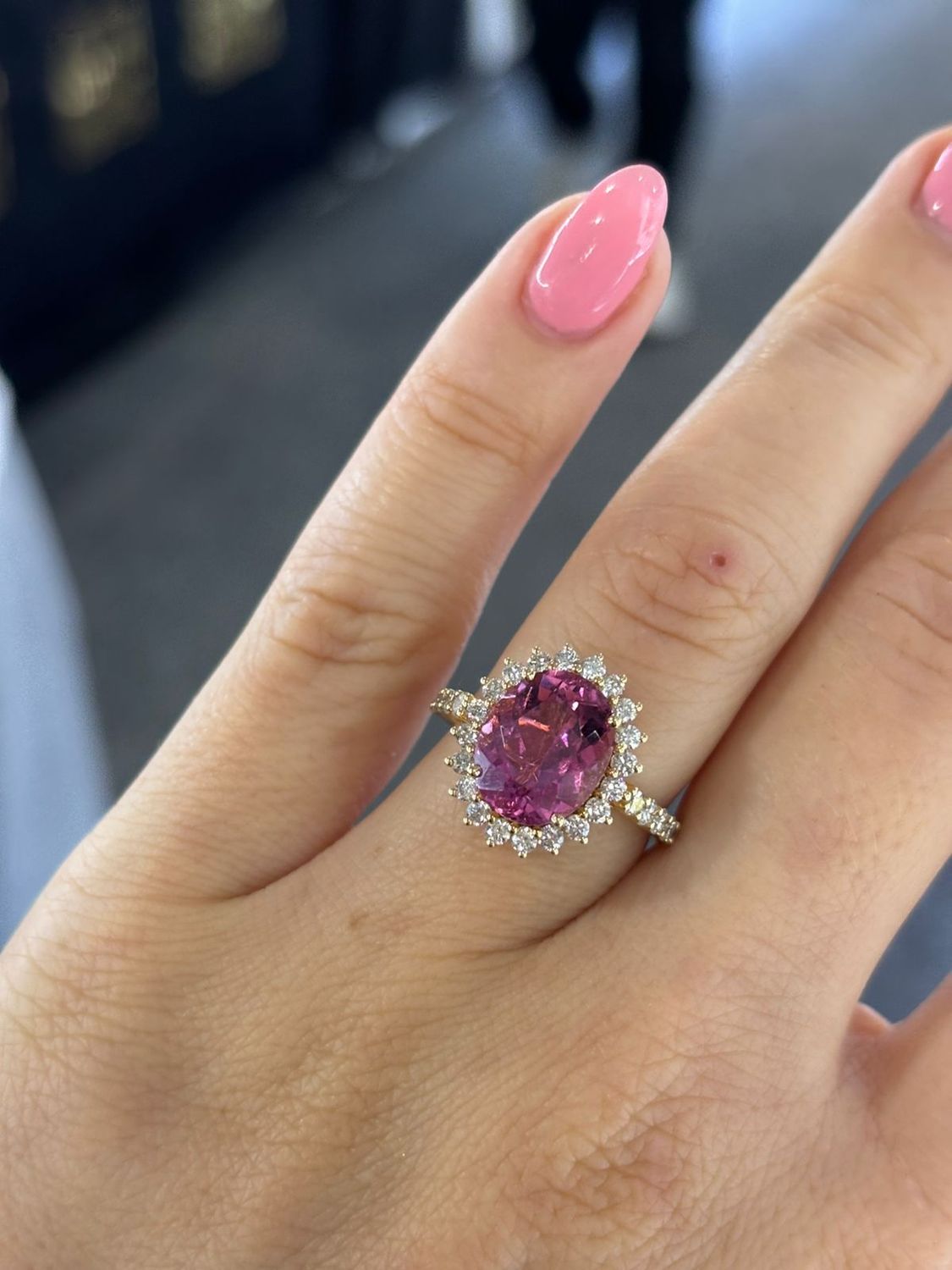 ​Anillo Turmalina Rosa y Diamantes