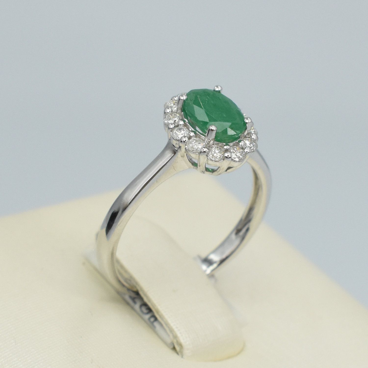 Anillo Esmeralda y Diamantes