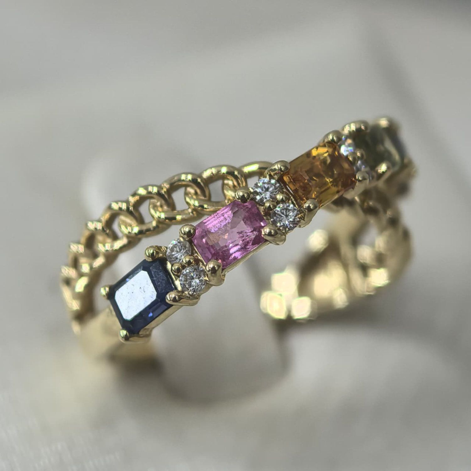 Anillo Zafiros Multicolor y Diamantes