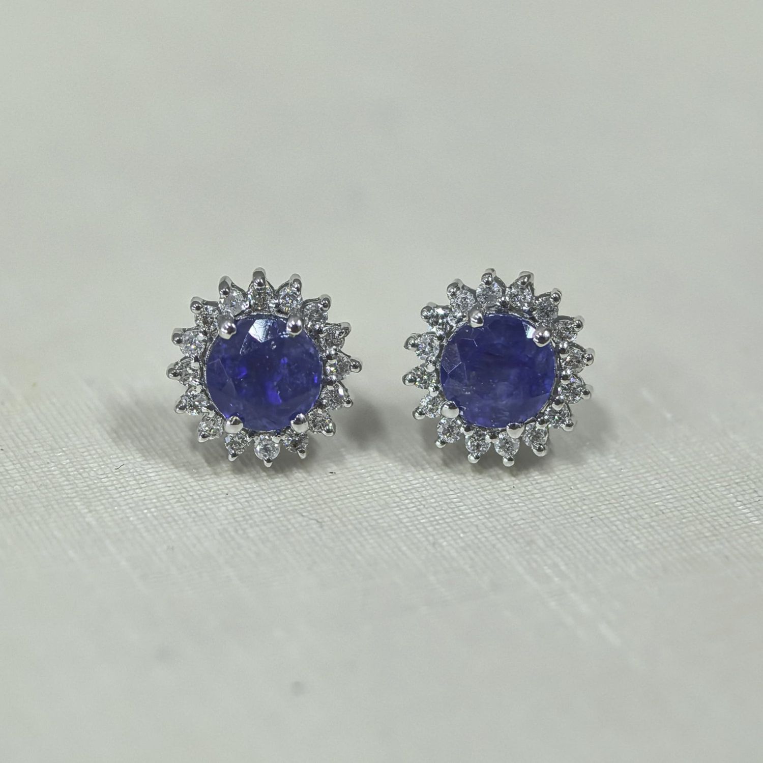 Aretes Zafiros Azules y Diamantes