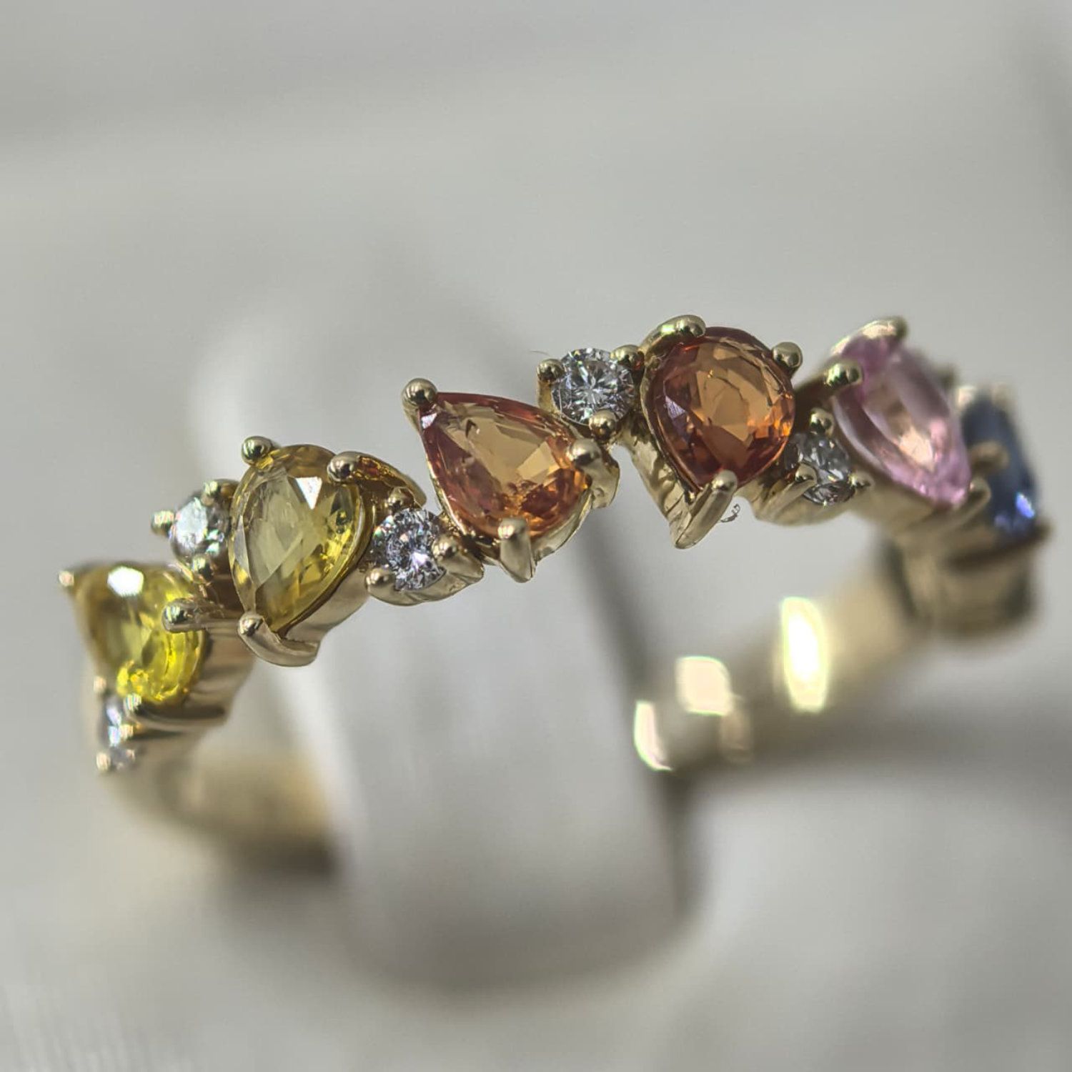 Anillo Churumbela Zafiros Multicolor y Diamantes