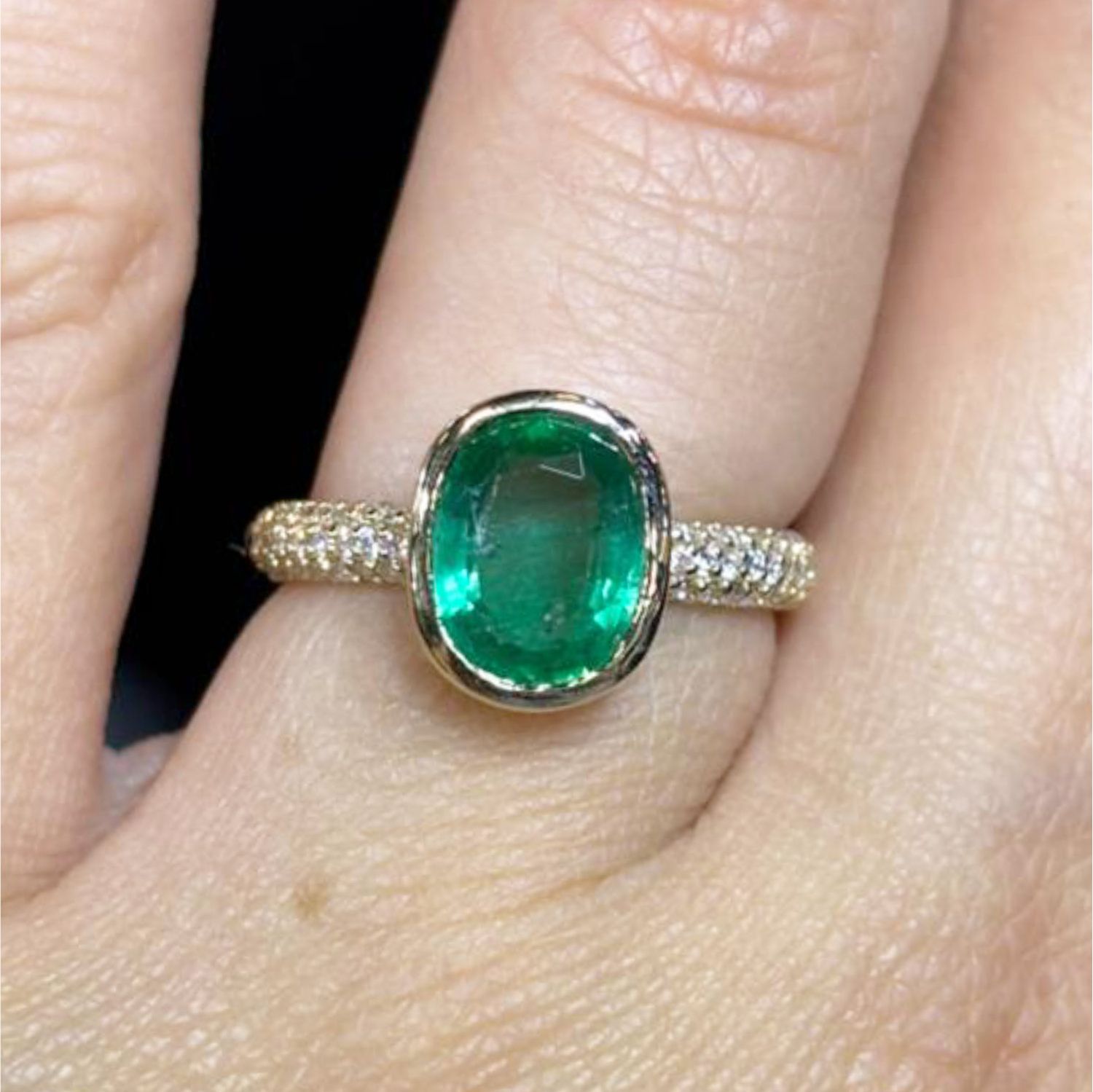 Anillo Esmeralda y Diamantes
