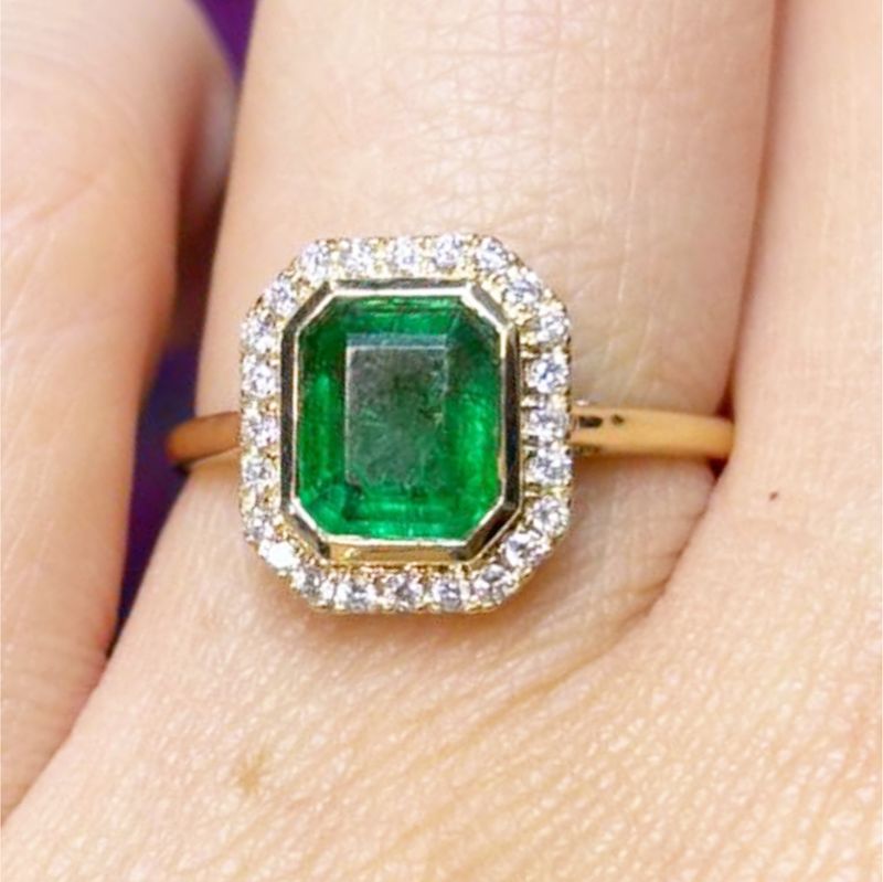 Anillo Esmeralda y Diamantes