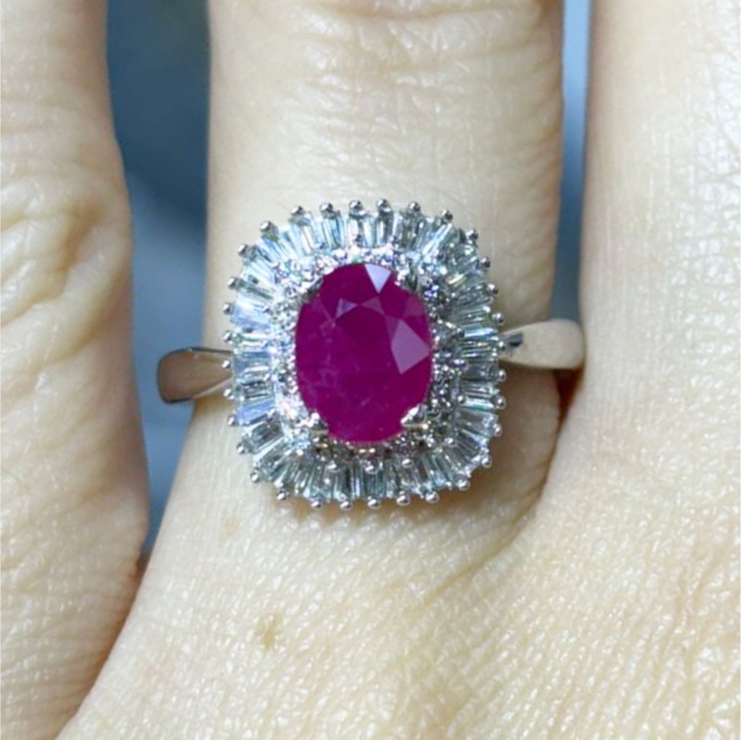 Anillo Rubí y Diamantes
