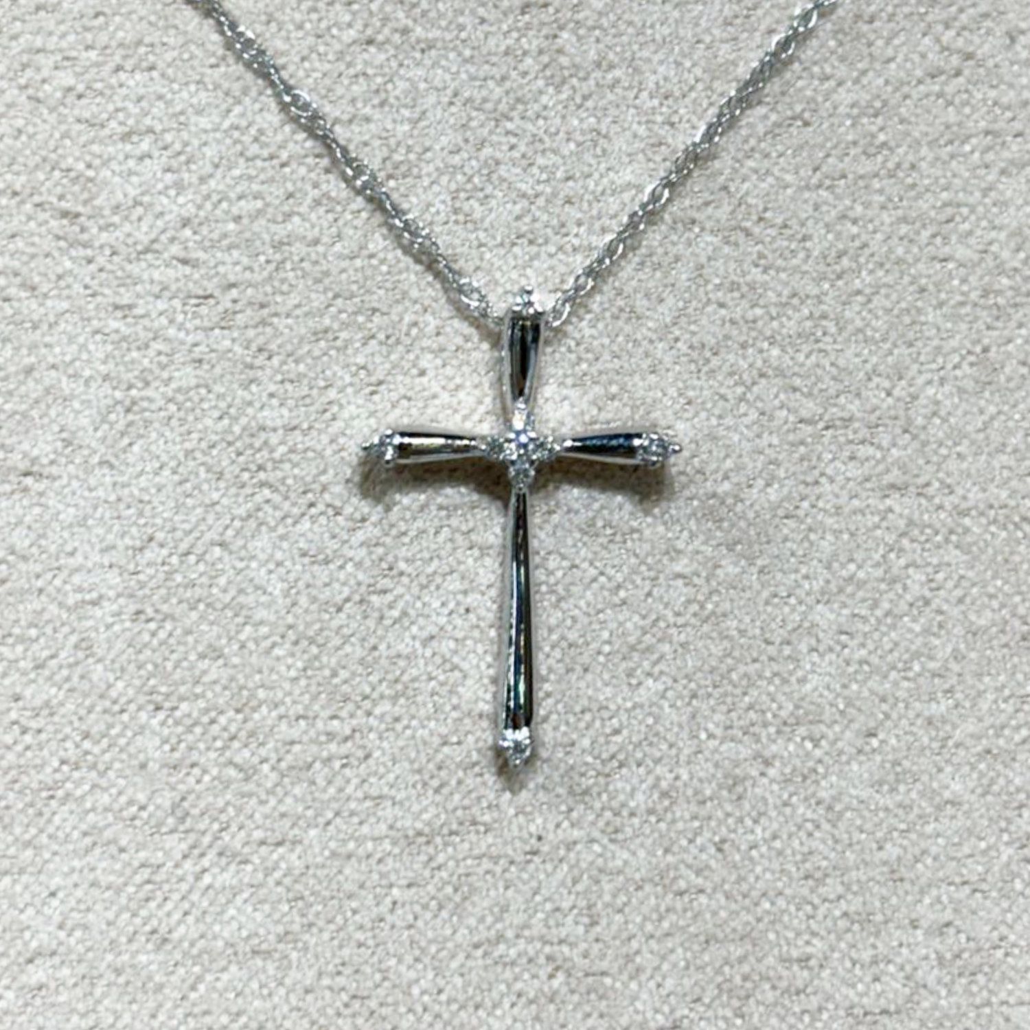 ​Collar Cruz