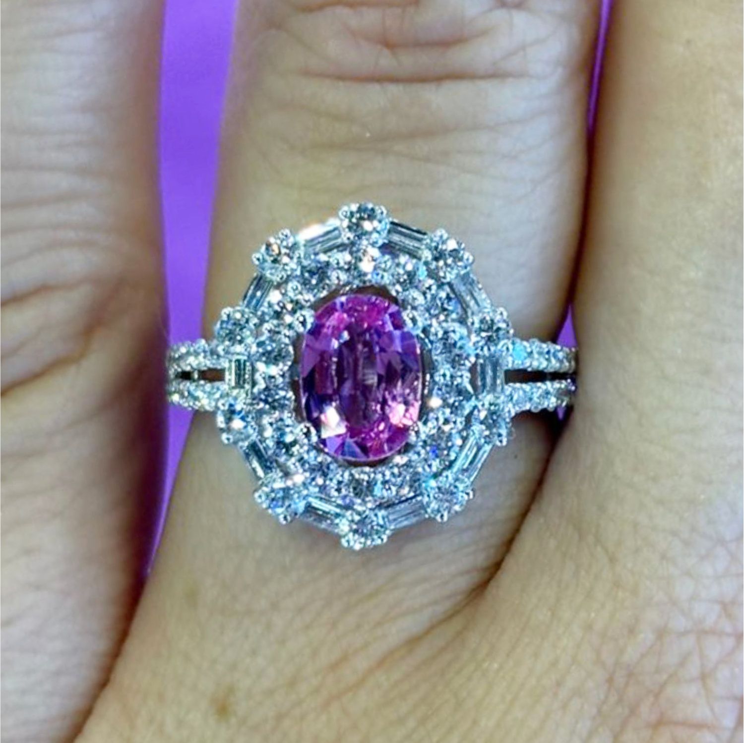 Anillo Zafiro Rosa y Diamantes